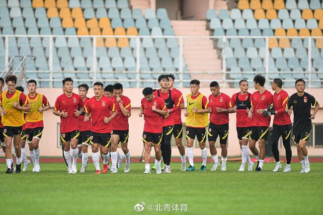 比赛焦点瞬间：第2分钟，萨卡右路和厄德高配合后横传门前热苏斯推射没有打上。